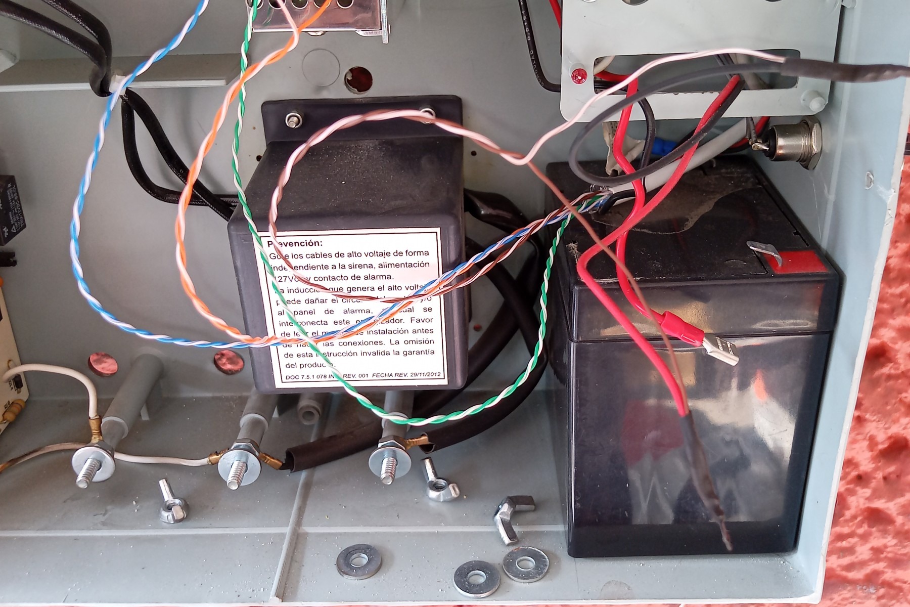 Instalación mantenimiento cercos electrificados de seguridad para hogares y empresas en México (1) Instalación mantenimiento cercos electrificados de seguridad para hogares y empresas en México (1)