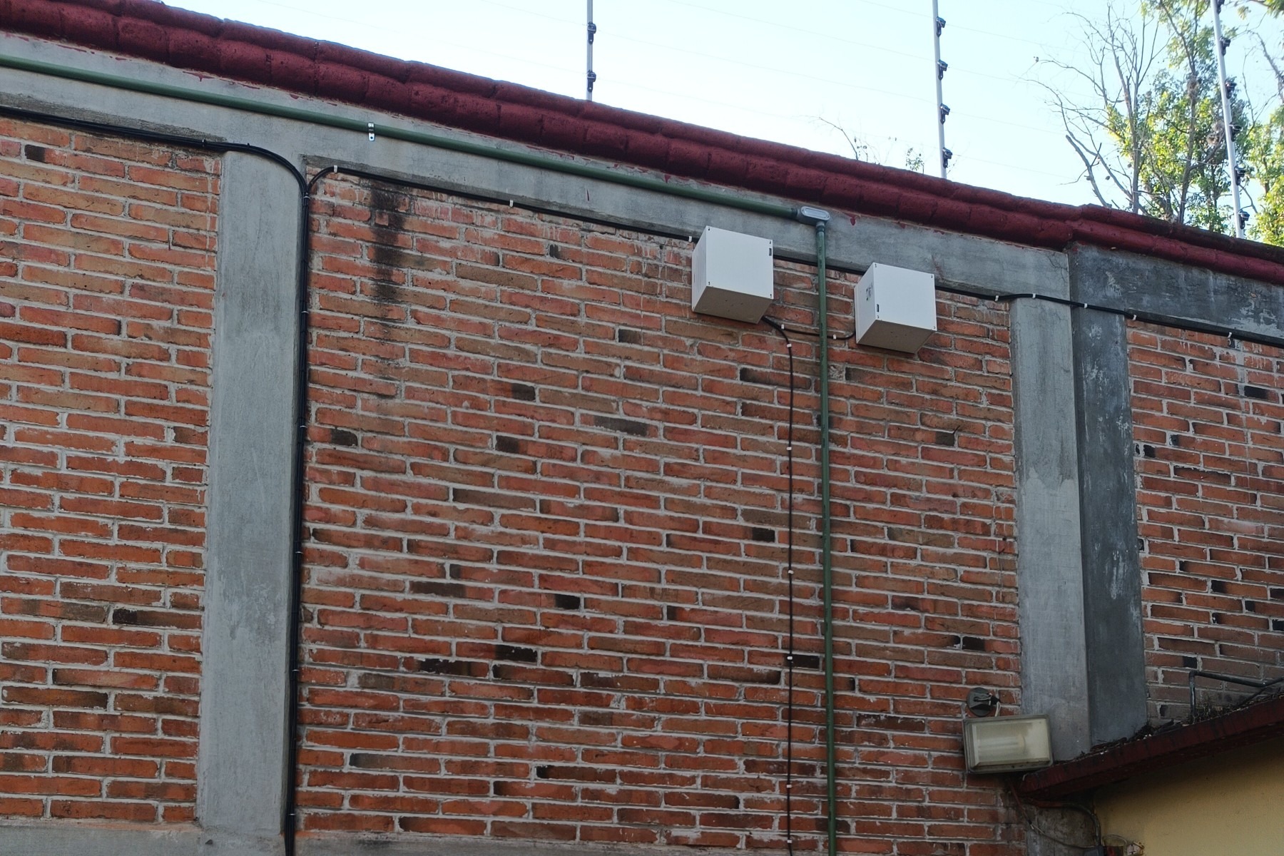 Instalación mantenimiento cercos electrificados de seguridad para hogares y empresas en México (7) Instalación mantenimiento cercos electrificados de seguridad para hogares y empresas en México (7)