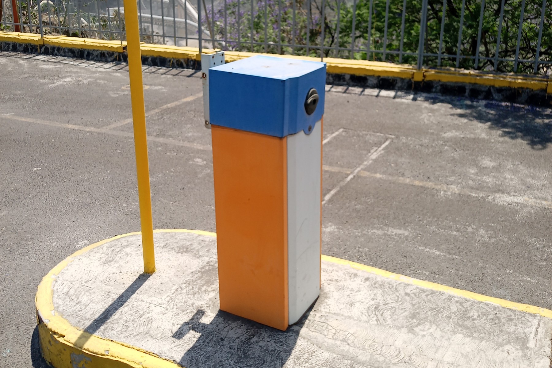 Instlación mantenimiento control de acceso vehícular talanteras sensores, resaltos señalización en México Lopetech (2) Instalación mantenimiento control de acceso vehicular talanqueras sensores, resaltos señalización en México Lopetech (1)