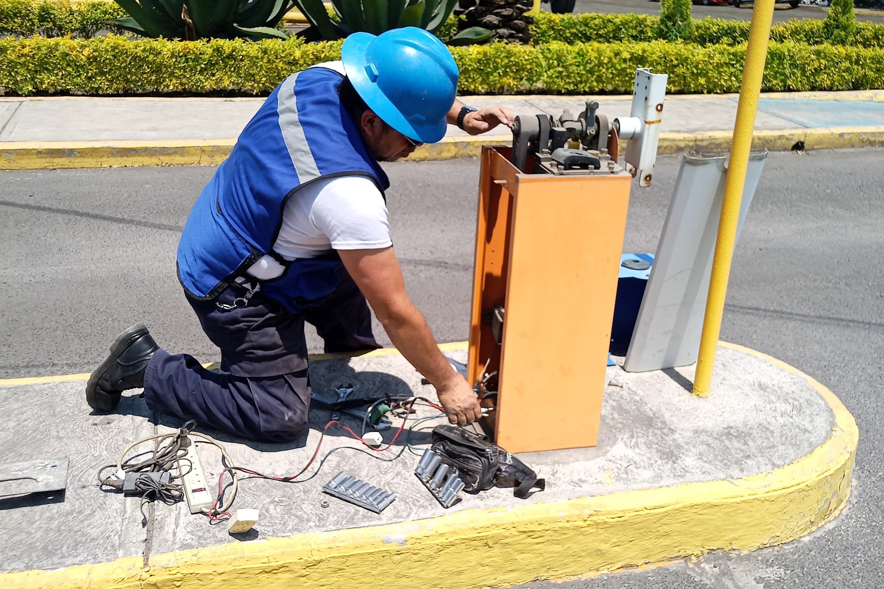 Instlación mantenimiento control de acceso vehícular talanteras sensores, resaltos señalización en México Lopetech (5) Instalación mantenimiento control de acceso vehicular talanqueras sensores, resaltos señalización en México Lopetech (1)